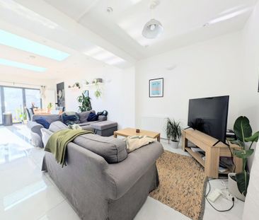 4 bedroom terraced house to rent - Photo 1