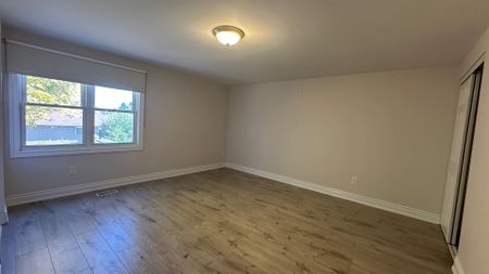 For Lease - 361 Terry Drive, Newmarket, Ontario - Photo 5