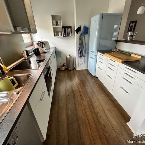 Objektdetails: Köln - Dünnwald - Wohnung Sehr schöne 5-Zimmerwohnung auf 2 Ebenen mit Dachbalkon und herrlichem Grünblick - Photo 1