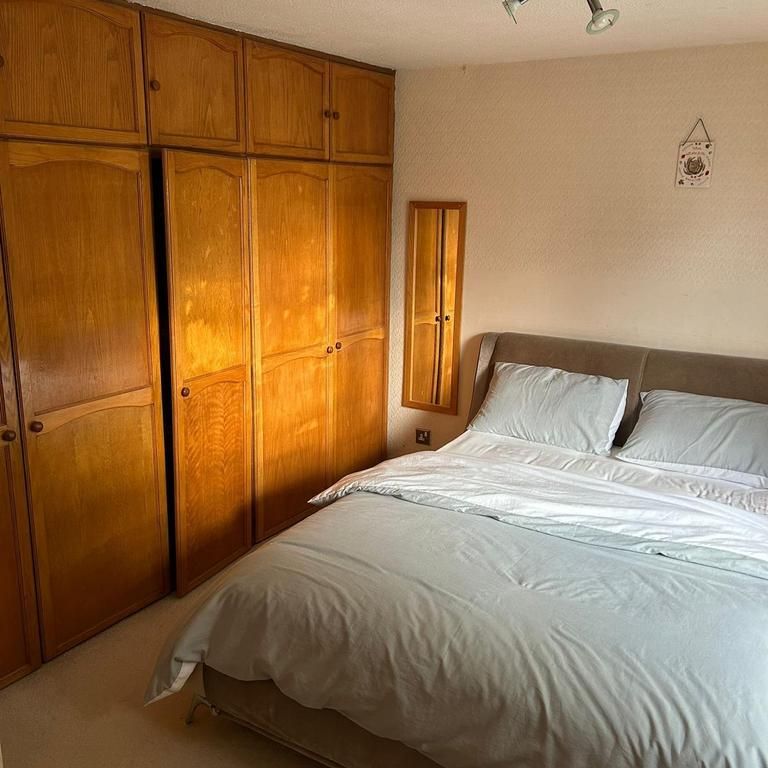 1 bedroom in a flat share to rent - Photo 1