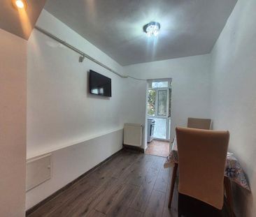 Inchiriere apartament 3 camere, Strada Dacia, in zona Mall, Targu Jiu - Fotografie 4