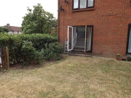 Bernards Close, Hainault, IG6, Property for rent - Photo 5