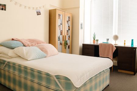 6 Bed Terraced House, Earls Road, SO14 - Photo 3