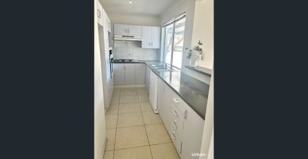 Four Bedroom Large Family Home! - Photo 4