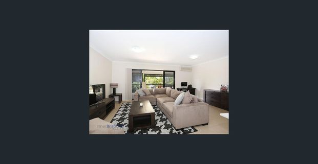 3 Bedroom Apartment - Can Come Furnished or Unfurnished - Photo 1