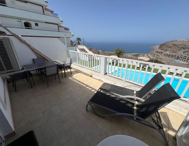 Beautiful apartment with sea views for rent in Amadores. - Photo 1