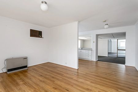 Four bedroom home with large rumpus area - Photo 4