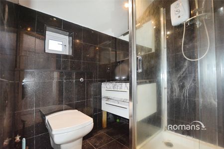 3 bedroom terraced to rent - Photo 2