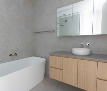 Architecturally crafted townhouse - Photo 1