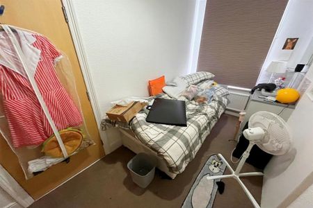 6 bedroom detached house to rent - Photo 3