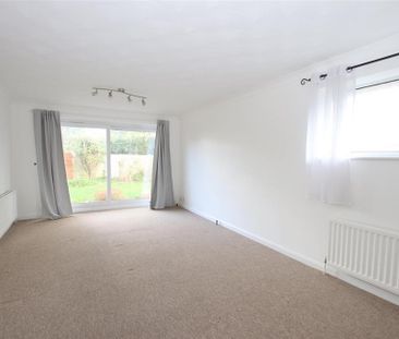 2 bedroom detached bungalow to rent - Photo 4