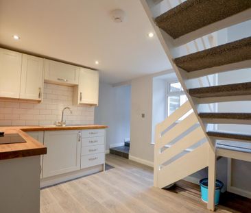 2 bedroom terraced house to rent - Photo 2