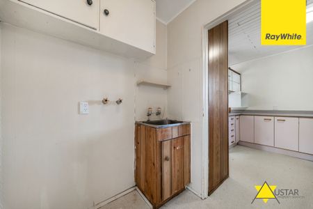 Modern Comfort in Prime New Lynn Location - Photo 2