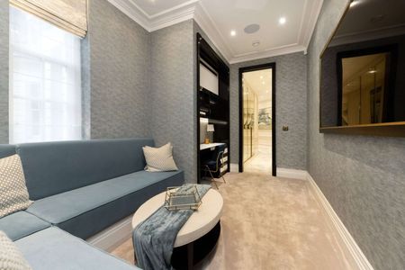A stunning and exclusive three bedroom property on Charles Street, which has been newly refurbished to the highest specification. - Photo 3