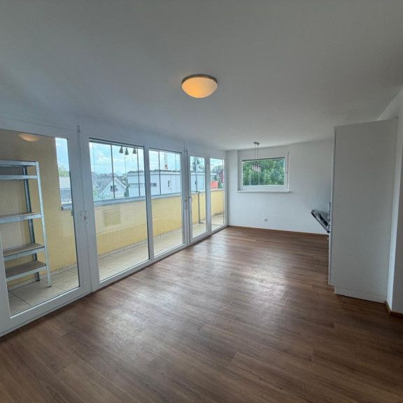 Charmante 2-Zimmer-Wohnung mit Loggia, Einbauküche & Parkplatz - Photo 1