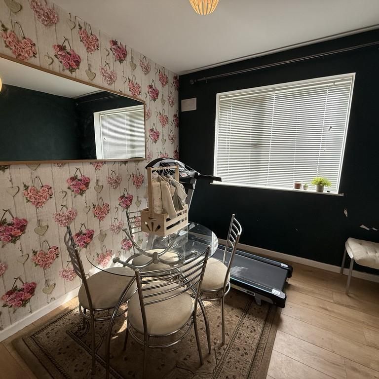3 bedroom mews to rent - Photo 1