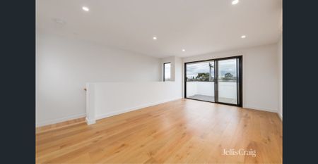 Modern Townhouse In Brunswick - Photo 5
