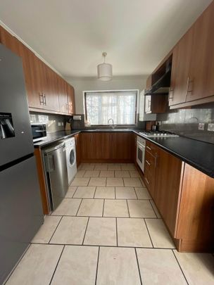 Price £1,450 pcm - Available 22/12/2025 - Furnished - Photo 1