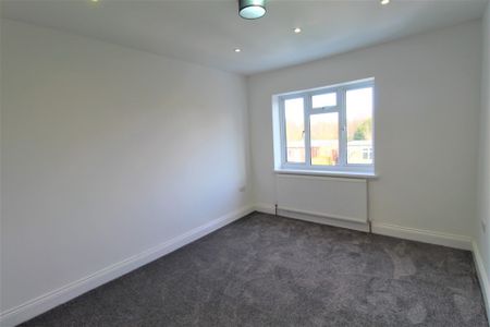 3 bedroom Semi-detached house to rent - Photo 4