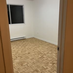 3-1/2 - One Bedroom Apt. - Metro/Park An - Photo 2