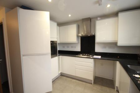 2 bedroom semi-detached house to rent - Photo 3