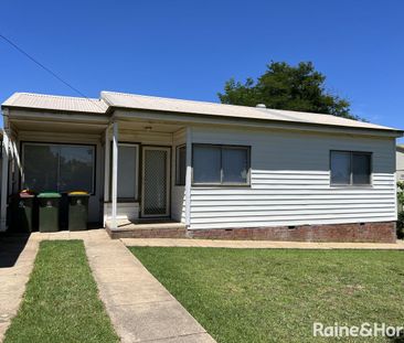 Family home in close proximity to Orange Health Service & In The Di... - Photo 5