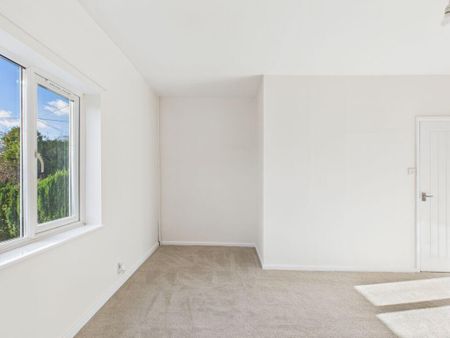 2 bedroom mews to rent - Photo 2