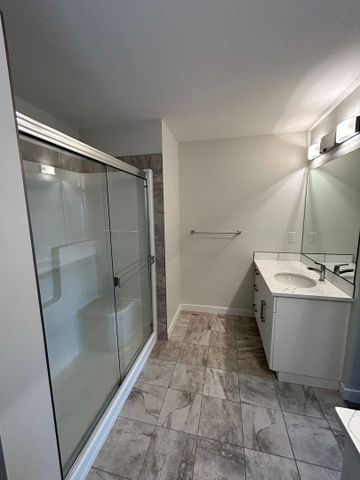 302 Burgess Crescent (Upper), Saskatoon Executive Family Home - Photo 3