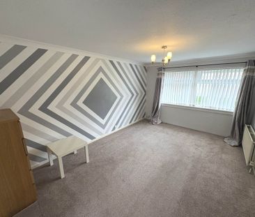 Price £550 pcm - Available Now - Part Furnished - Photo 4