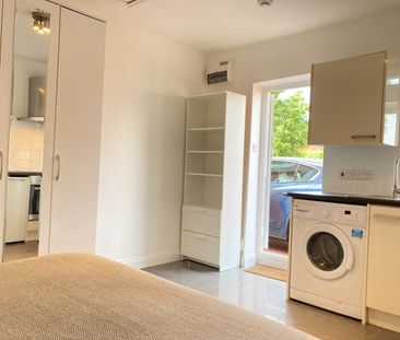 Studio Flat, Very Near Maple Grove Area, W5 - Photo 4