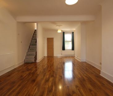 3 Bedroom House - Terraced To Let - Photo 1