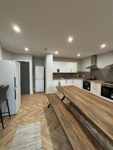 1 bedroom in a house share to rent - Photo 3