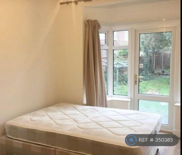 1 bedroom in a house share to rent - Photo 2