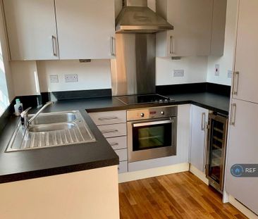 2 bedroom flat to rent - Photo 2