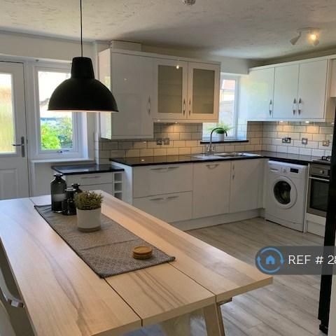 6 bedroom detached house to rent - Photo 1