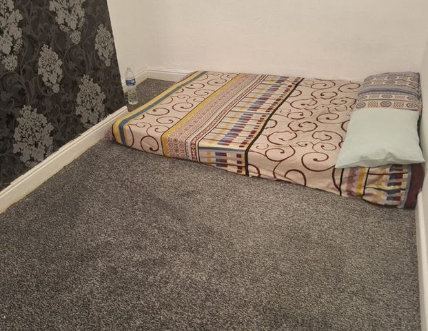 Room in a Shared House, Willes Road, B18 - Photo 1