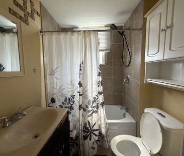 For Lease - 37 Elizabeth Street, Brampton, Ontario - Photo 3