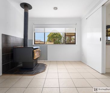 Spacious Family Home With Pool - Photo 1
