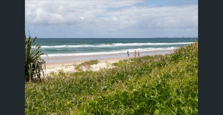 Secure your slice of Mermaid Beach tranquility - Photo 2