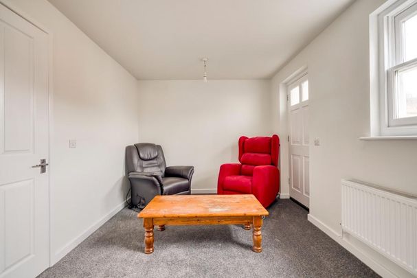 3 bedroom semi-detached house to rent - Photo 1