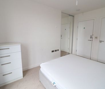 Room in a Shared Flat, Centenary Heights, SE10 - Photo 3