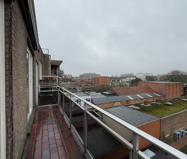 Gerenoveerd appartement met veel lichtinval, gelegen op de Markt - Photo 6