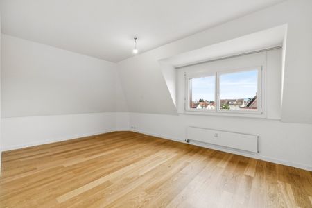 "Dreamy freshly renovated attic apartment (including 1 year of free parking rent)" - Photo 4