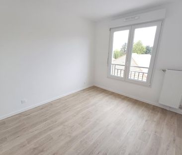 location Appartement T2 DE 43.53m² À COMBS LA VILLE - Photo 2