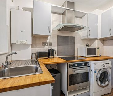 St. Andrews Square, London, W11 ground floor flat to rent - Photo 6