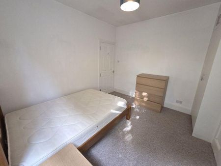 4 bedroom terraced house to rent - Photo 3