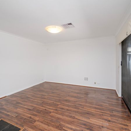 North Perth Villa with all of the Extras - Photo 4