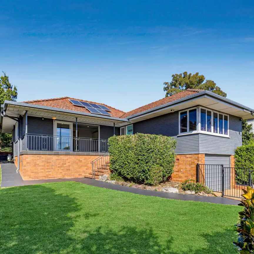 “POSITIONED AT THE TOP OF PRING ST OFFERING VIEWS, POSITION AND LIFESTYLE” - Photo 1