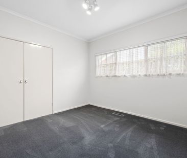 Spacious 3 Bedroom Home in Leafy Carnegie! - Photo 5