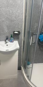 Room in a Shared House, York Avenue, M16 - Photo 3